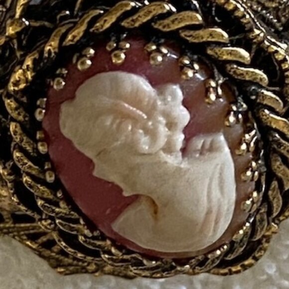 Vintage SHELL CAMEO Victorian BROOCH ~ 3-layer ANTIQUED GOLD FILIGREE Setting - Picture 4 of 8